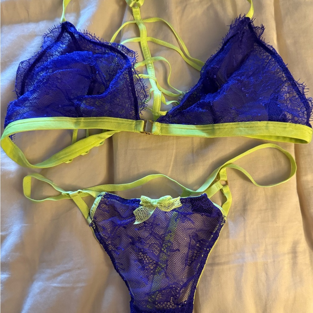 Victoria's Secret Lace Bralette/Thong Set in purple/Neongreen L bottom/M Top